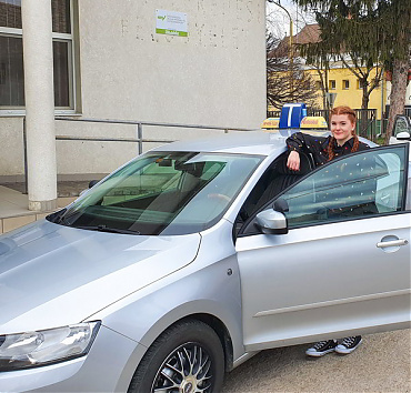 - Gratulálunk a jogosítványhoz, és balesetmentes közlekedést kívánunk.